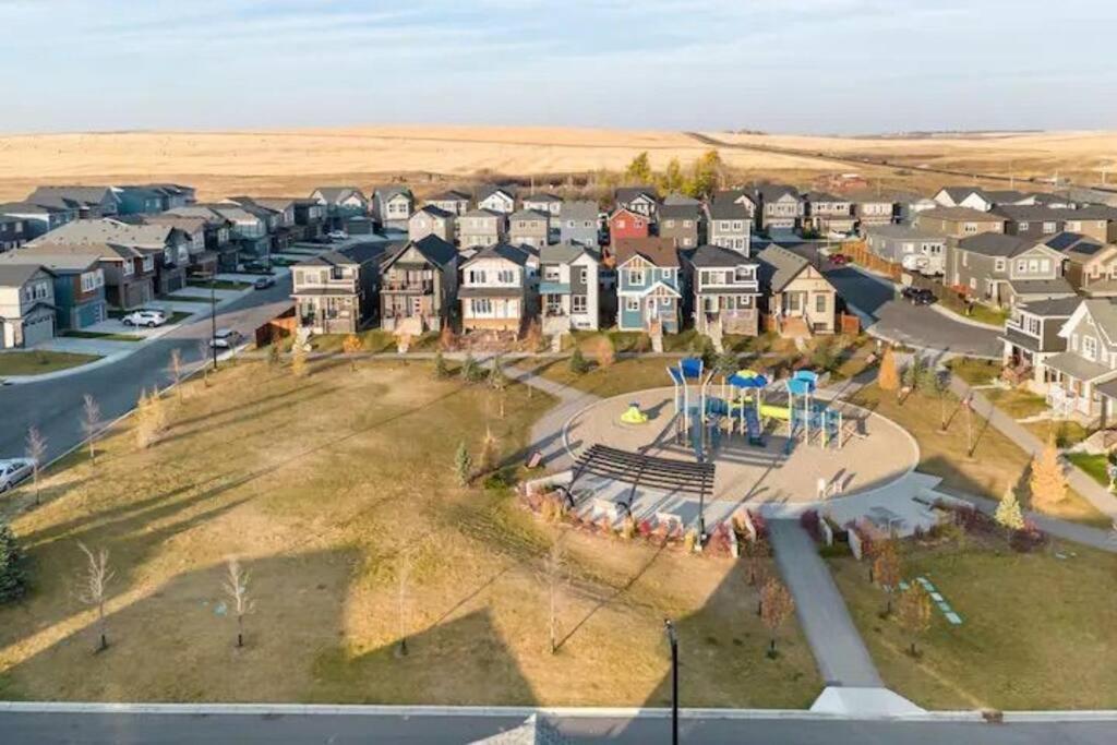 Cozy Suites In Calgary Area Balzac Exterior foto
