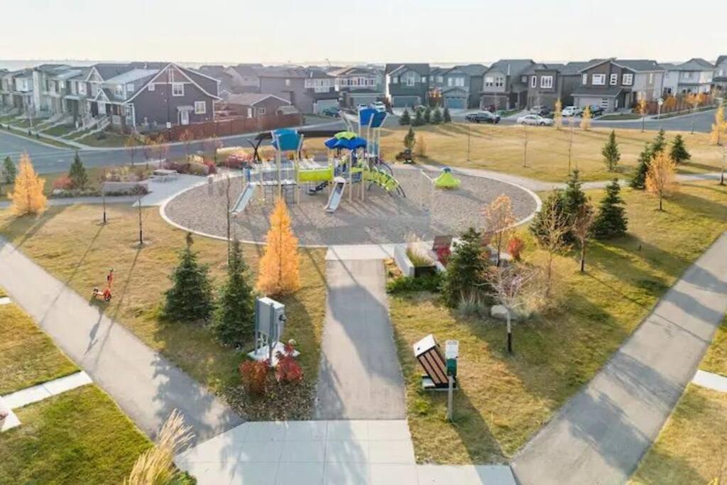 Cozy Suites In Calgary Area Balzac Exterior foto